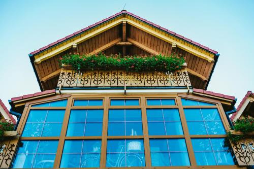 a building with a balcony with plants on it at Karolowy Dwór in Wisła