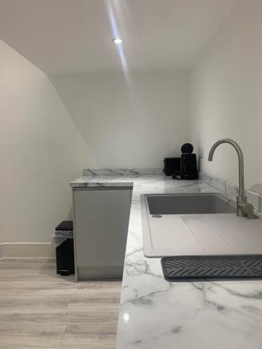 Η κουζίνα ή μικρή κουζίνα στο #5 Grimston St Apartment near Hull New Theatre and Connexin Live