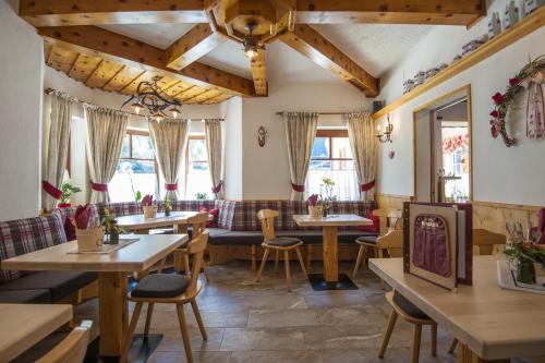 Imagen de la galería de Hotel-Restaurant Burgblick, en Dorfgastein