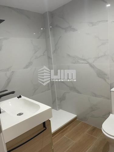 a white bathroom with a sink and a toilet at UIM Mediterraneo Conqueridor Wifi in Sagunto