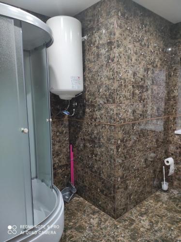 Un baño de NestG Guest House