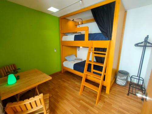 a small room with a bunk bed and a table at Leveli Coliving in Guadalajara