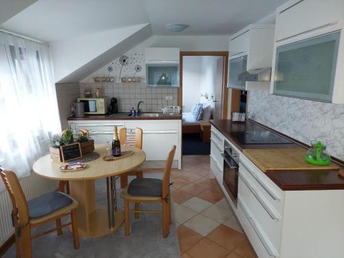Kuchyň nebo kuchyňský kout v ubytování Apartma Anastasija