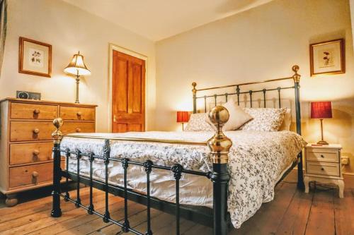 a bedroom with a bed and a dresser at Cute Cottage 5 min walk from Cafés Station and Sea in Hastings