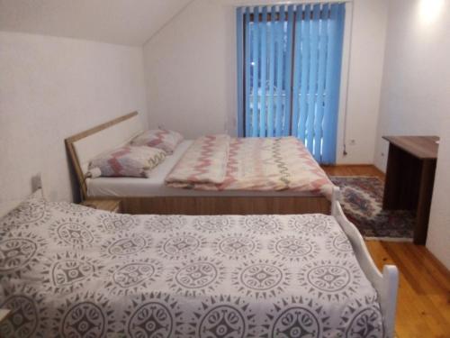 Giường trong phòng chung tại Vila Afan Ušivak