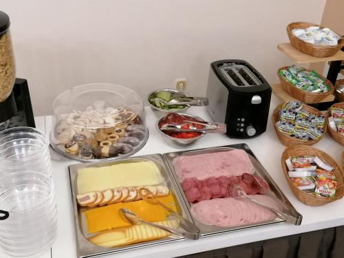 Đồ ăn tại/gần nhà khách