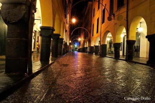 an empty street at night with an alley with buildings at Hotel Dell'Orto in Chiavari