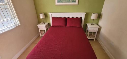  THE GOOD LIFE -  Room  picture :   Tea/Coffee maker    Shower    TV                           