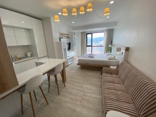 Ruang duduk di Apartment In Porta Batumi Tower