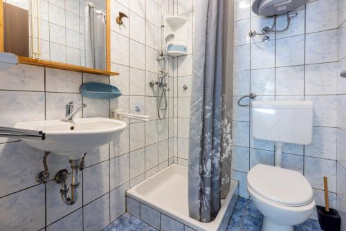 Kúpeľňa v ubytovaní Apartments Opacak Selce