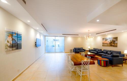 Ruang duduk di Indium Villas Durrat Al Arus for families only