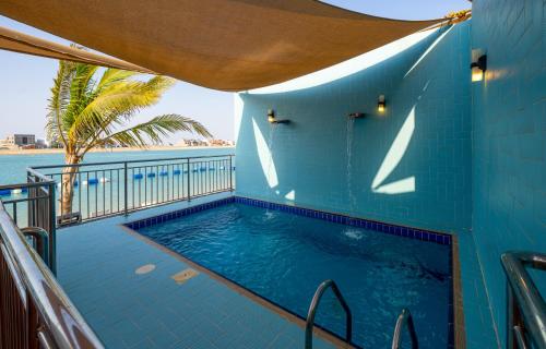 Kolam renang di atau dekat dengan Indium Villas Durrat Al Arus for families only