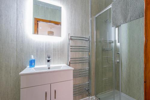 a bathroom with a sink and a shower at Beachcliffe Lodge Apartments in Blackpool