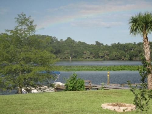 Beautiful Riverfront Home – Photos 5
