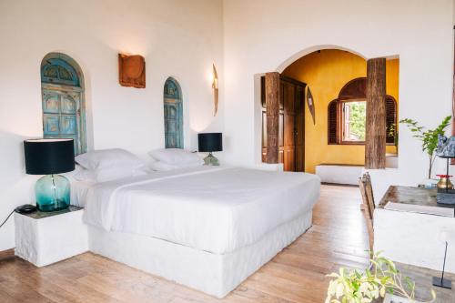 Gallery image of Sānti Beach House with pool & beach in Weligama