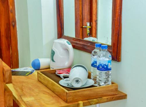 a table with a tea kettle and bottles of water at Onestar Ella in Ella