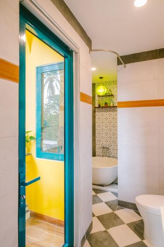 Koupelna v ubytování De'Colore Villa Hoi An
