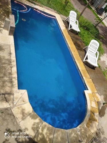 Casa con pileta para 6 a 8 personas cerca del corsódromo Nueva Dirección LLAMAR