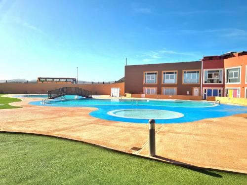 Bazén v ubytovaní Casa Zalla 110m2, 200m2 Garden, Pool, 1Gb Wi-Fi, Private Parking alebo v jeho blízkosti