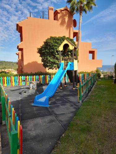 Apartamento espacioso con piscina muy tranquilo y jardines cercano a la playa