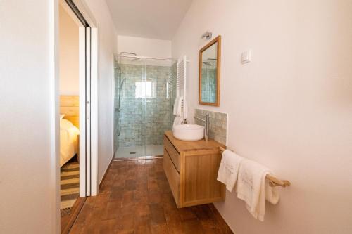 a bathroom with a sink and a mirror at Quinta Marugo Retreats in Serpa