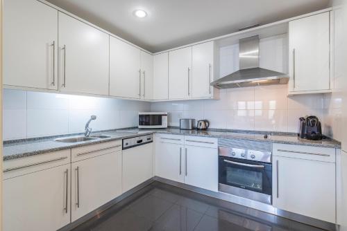 Fancy Apartment W/Metro at Doorstep by LovelyStay