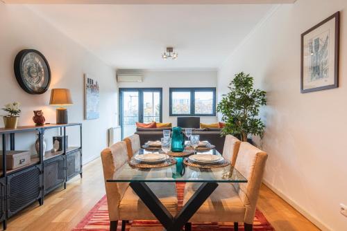 Fancy Apartment W/Metro at Doorstep by LovelyStay