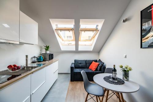 NEO SKY Apartment, FREE PARKING, 15 min walk Old Town&Kazimierz - by Homelike Krakow