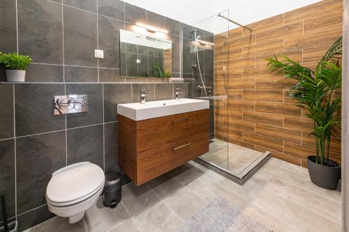 Deluxe Kazincy Apartment in the Heart of Budapest 1075 Budapest, 6 Kazinczy utca kép - 3