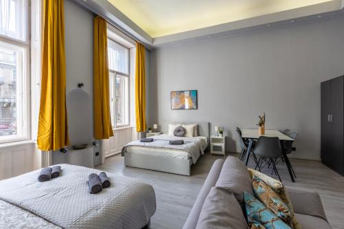 Posedenie v ubytovaní Downtown Apartment in the Heart of Budapest