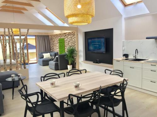 Willa Wójcik Apartamenty i Pokojeにあるテレビまたはエンターテインメントセンター