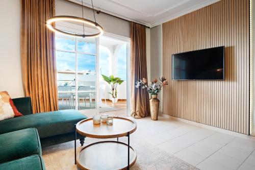 Televízia a/alebo spoločenská miestnosť v ubytovaní Ocean View 3Bdr Balcon Atlantico