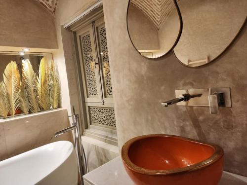 O baie la Riad M. Jacuzzi - Piscine Arty/Cosy - Privatif