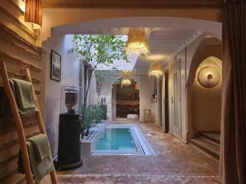Piscina de la sau aproape de Riad M. Jacuzzi - Piscine Arty/Cosy - Privatif