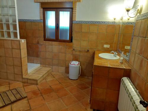 Ένα μπάνιο στο Casa rural Loma de las Veredas
