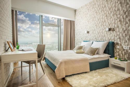 Ένα ή περισσότερα κρεβάτια σε δωμάτιο στο Apartamenty Sky Tower