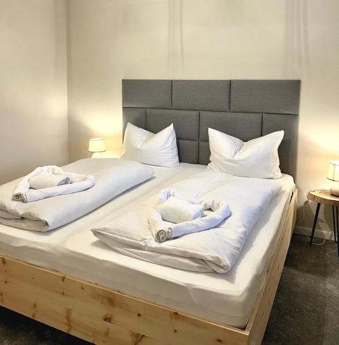 a bedroom with two beds with towels on them at Wiefarn Apartments - Ferienwohnungen in Bad Wiessee am Tegernsee in Bad Wiessee