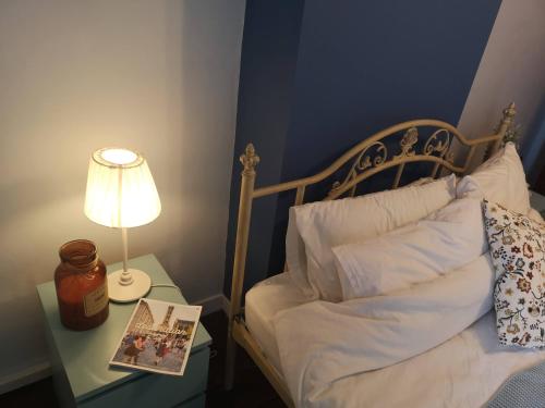 Posteľ alebo postele v izbe v ubytovaní Les Éscuries. Four bedroom gîte near Montmorillon, Vienne 86. Cosy, peaceful, beautiful.