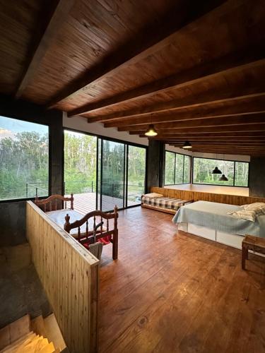 a bedroom with a bed and a large window at Chalet San Rafael (Villa 25 de Mayo) in San Rafael