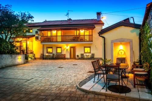 Zenja Apartments - Free Private Parking - Škocjan caves - Cozy garden