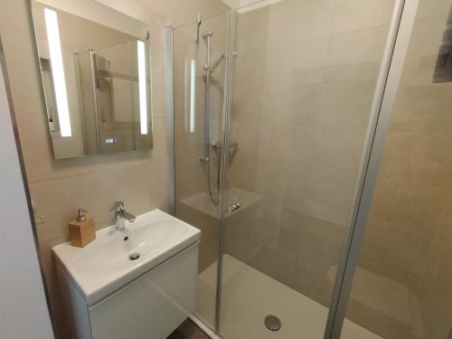 a bathroom with a shower and a sink at Diamera Appartments Zentral und Modern in Hamm