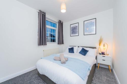 a bedroom with a white bed and a window at Hereford Road Shrewsbury Cottage in Shrewsbury