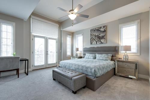a bedroom with a bed and a ceiling fan at Stunning Nashville Condo Minutes from Broadway in Nashville