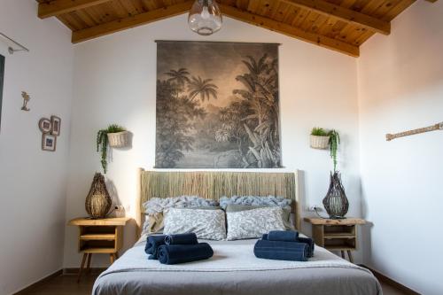 a bedroom with a bed with two blue pillows on it at Casa Nami in Cotillo