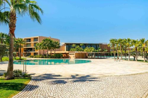 Salgados Beach House 2-Bedroom & 7 Pools