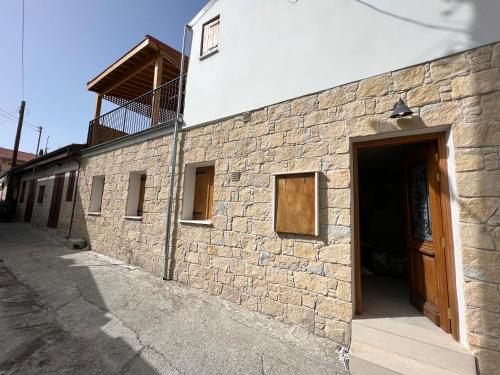 Eftis - Renovated Traditional House