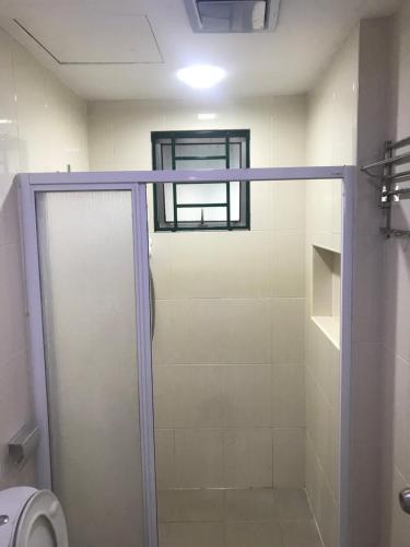 a bathroom with a shower and a toilet and a window at Oug Parklane 3br2b Spacious House for a big family in Kuala Lumpur