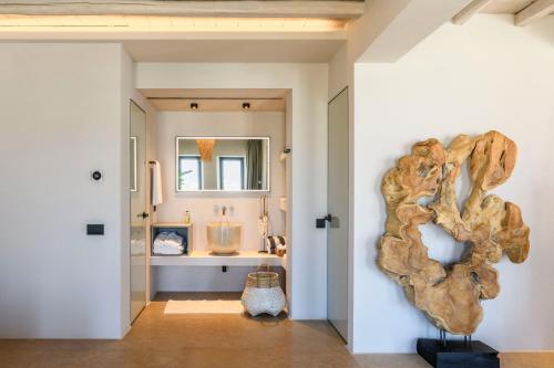 Bilik mandi di Muse Mansion by Whitelist Mykonos