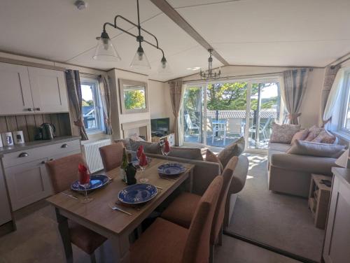 Stunning Luxury Caravan on edge of New Forest on Shorefield Country Park