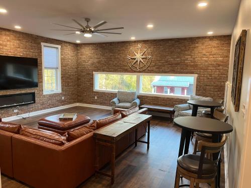 Brush Creek Pool House – Photos 5